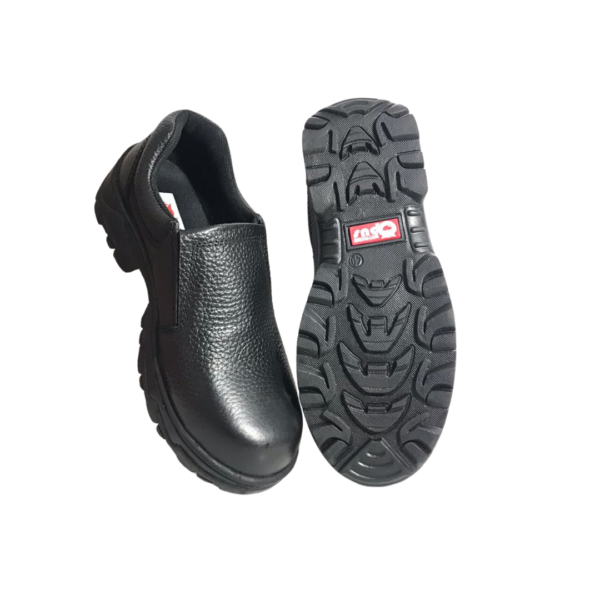 Opus 01 (selop) Bahan Kulit Sapi yang berkualitas tinggi (100% kulit sapi) Outsole berbahan rubber sehingga kuat dan lentur Warna hitam dengan ukuran 36-47
